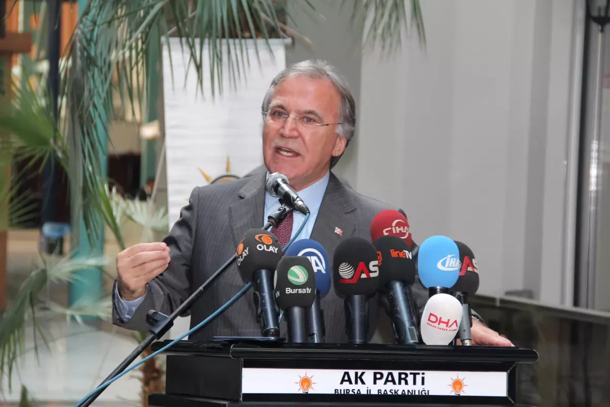 AK Parti\'li Şahin: Yeni Anayasa Hedefinden Vazgeçmeyeceğiz