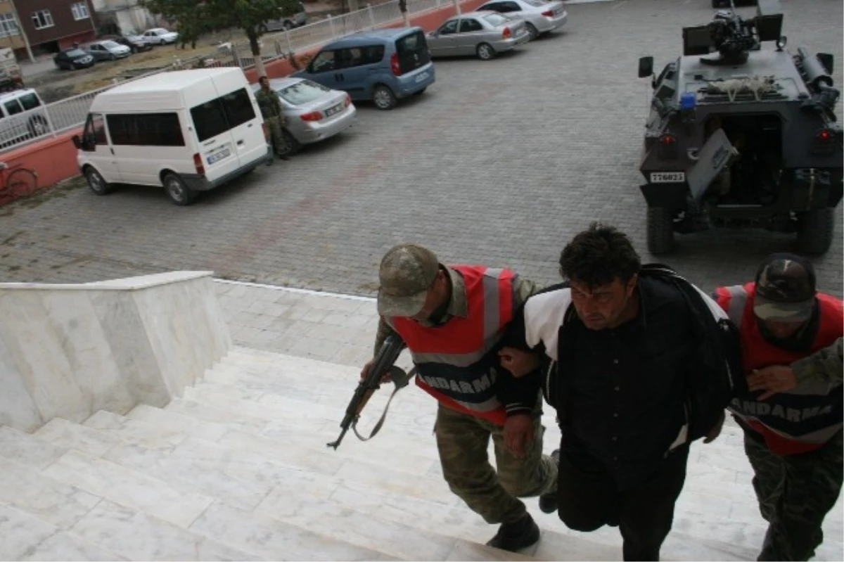 Aracı İçinde Yakılan Şahsın Katil Zanlıları Adliyede