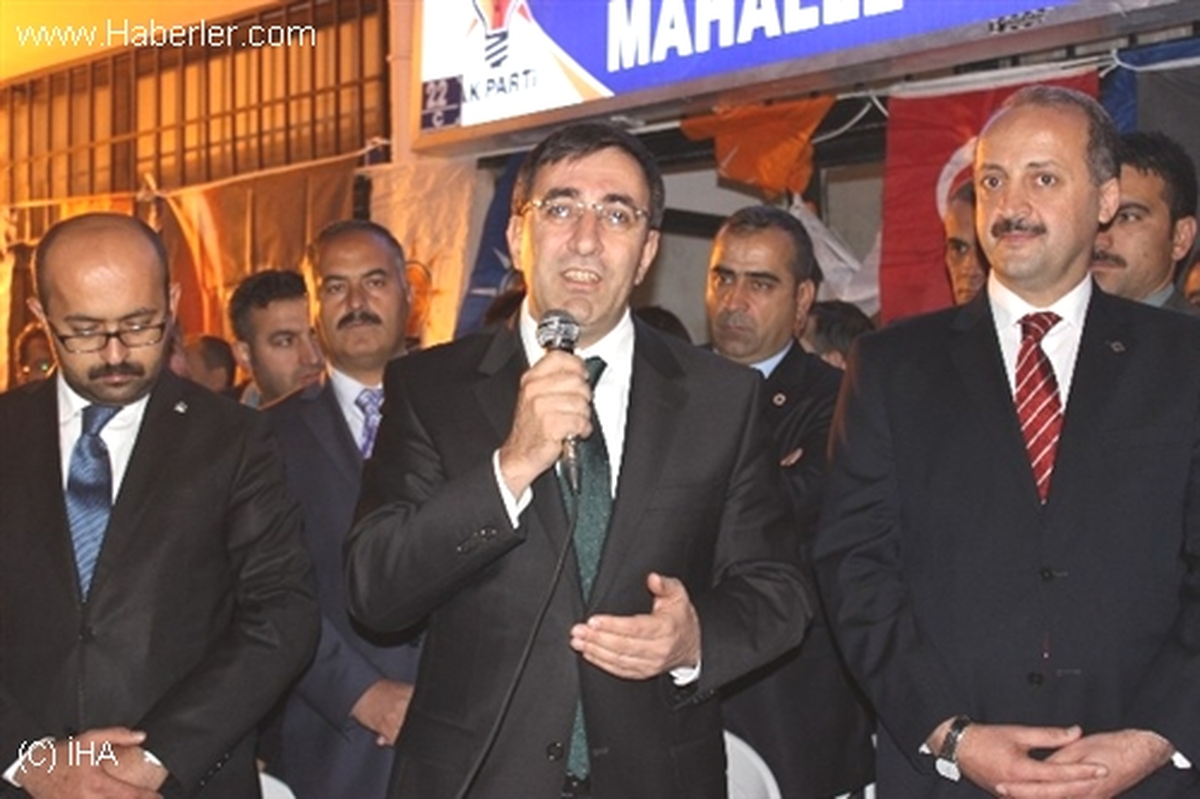 Bakan Yılmaz: "Biz Slogan Siyaseti, İdeoloji Siyaseti Yapmıyoruz"