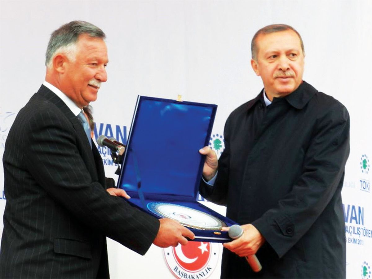 Başbakan\'dan İşadamı Yörük\'e Plaket