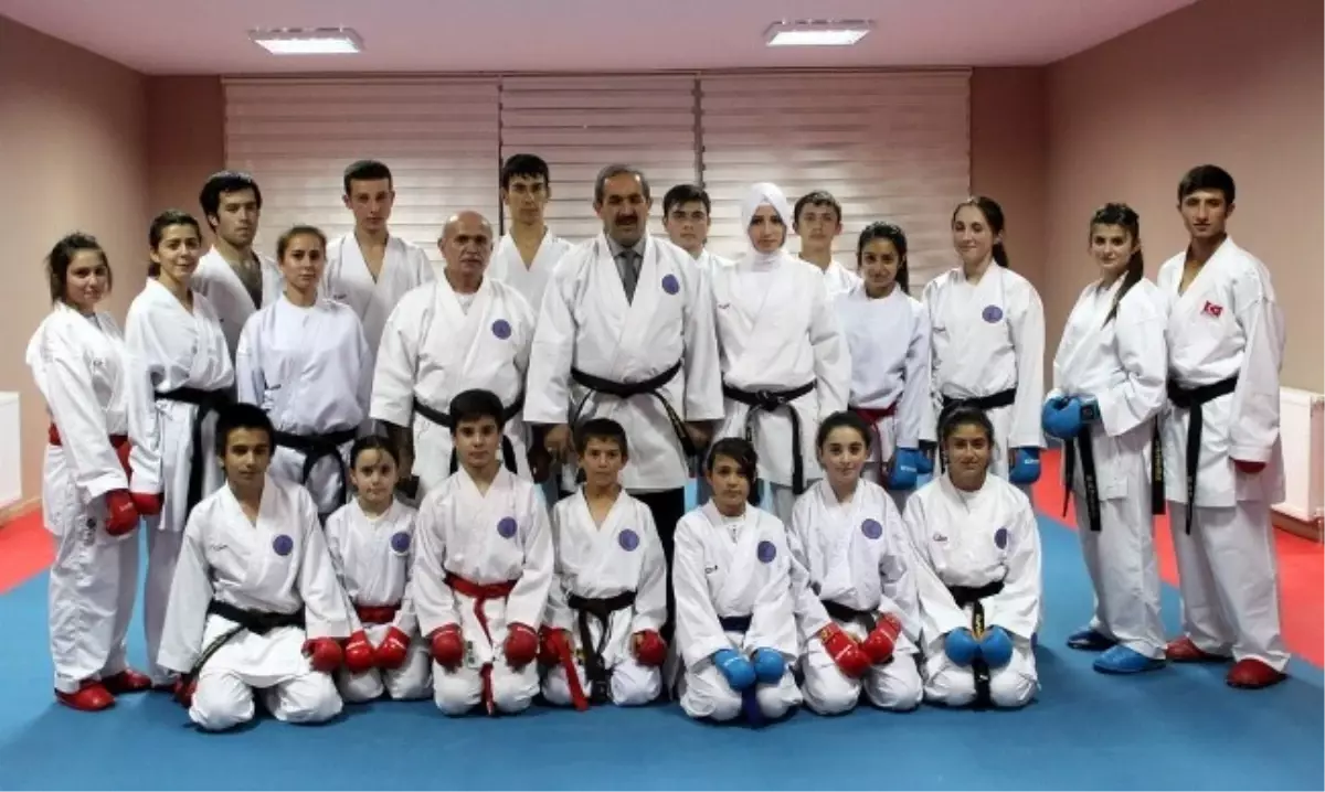 Başkan Ürgüp\'ten, Karate Takımına Moral Ziyareti