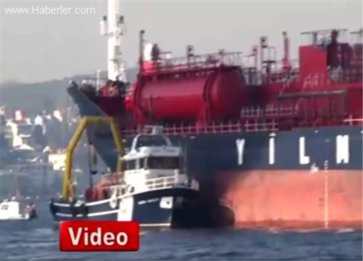 Boğaz\'da Arızalanan Tanker Fiber Kabloları Koparttı