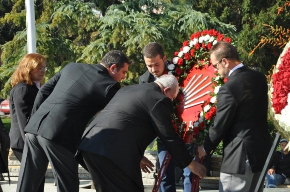 Chp, Add ve İşçi Partisi Atatürk Anıtı\'na Çelenk Bıraktı