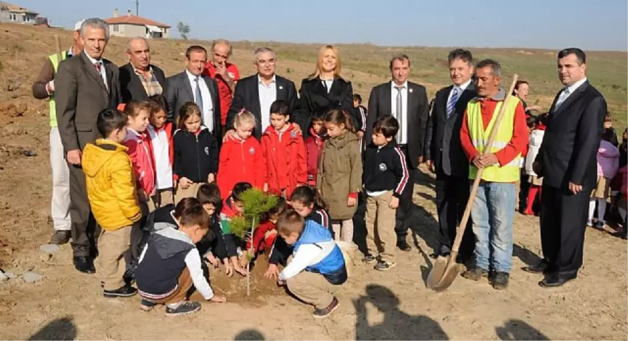 Çorlu Önerler Köyünde Fidan Dikme Etkinliği Gerçekleştirildi