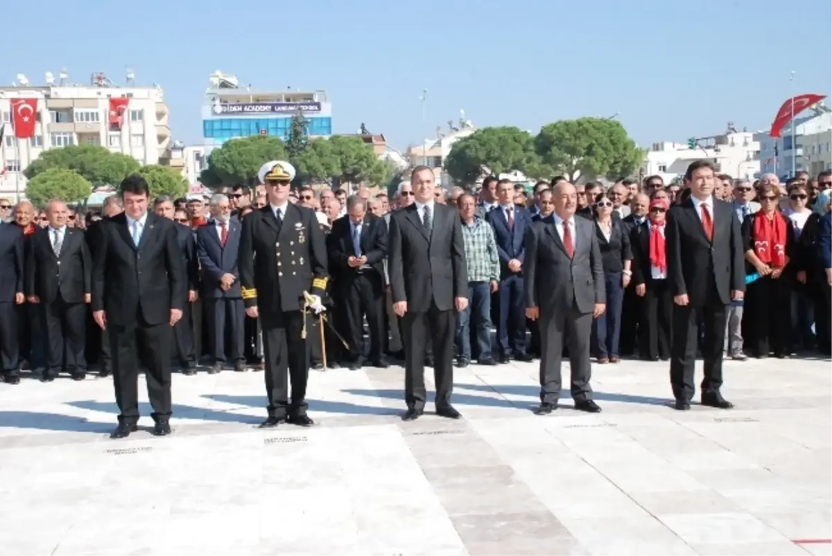 Didim\'de 29 Ekim Kutlamaları Çelenk Koyma Töreniyle Başladı