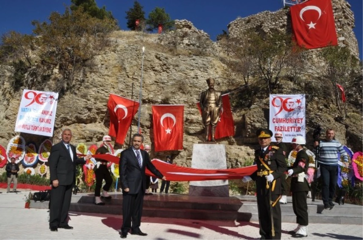 Eğirdir\'de Atatürk Anıtı Açıldı