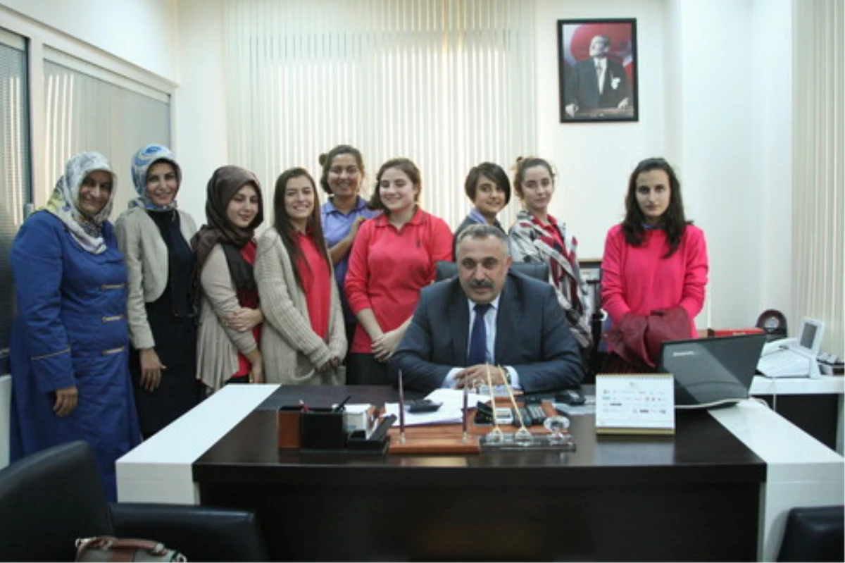 Fatih Koleji Öğrencileri Başakşehir Belediyesi\'ni Ziyaret Etti