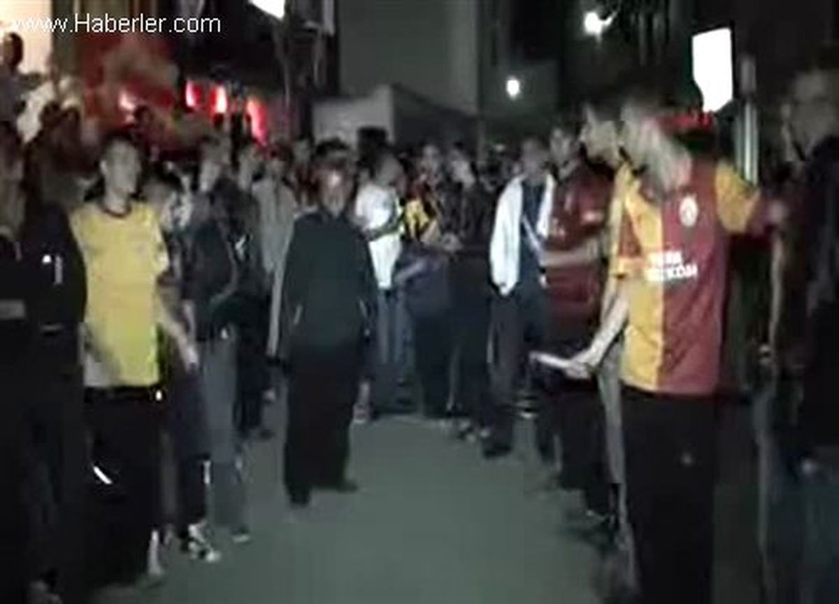 Galatasaray\'ın Kosova Taraftar Gurubu Şubesi Açıldı