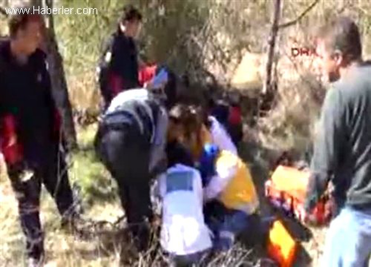 Güneşliği İndirmek İstedi, Kaza Yaptı: 1 Ölü, 5 Yaralı