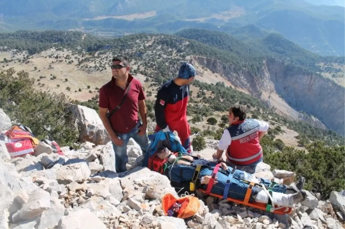 İsveçli Turist 150 Metreden Yere Çakıldı