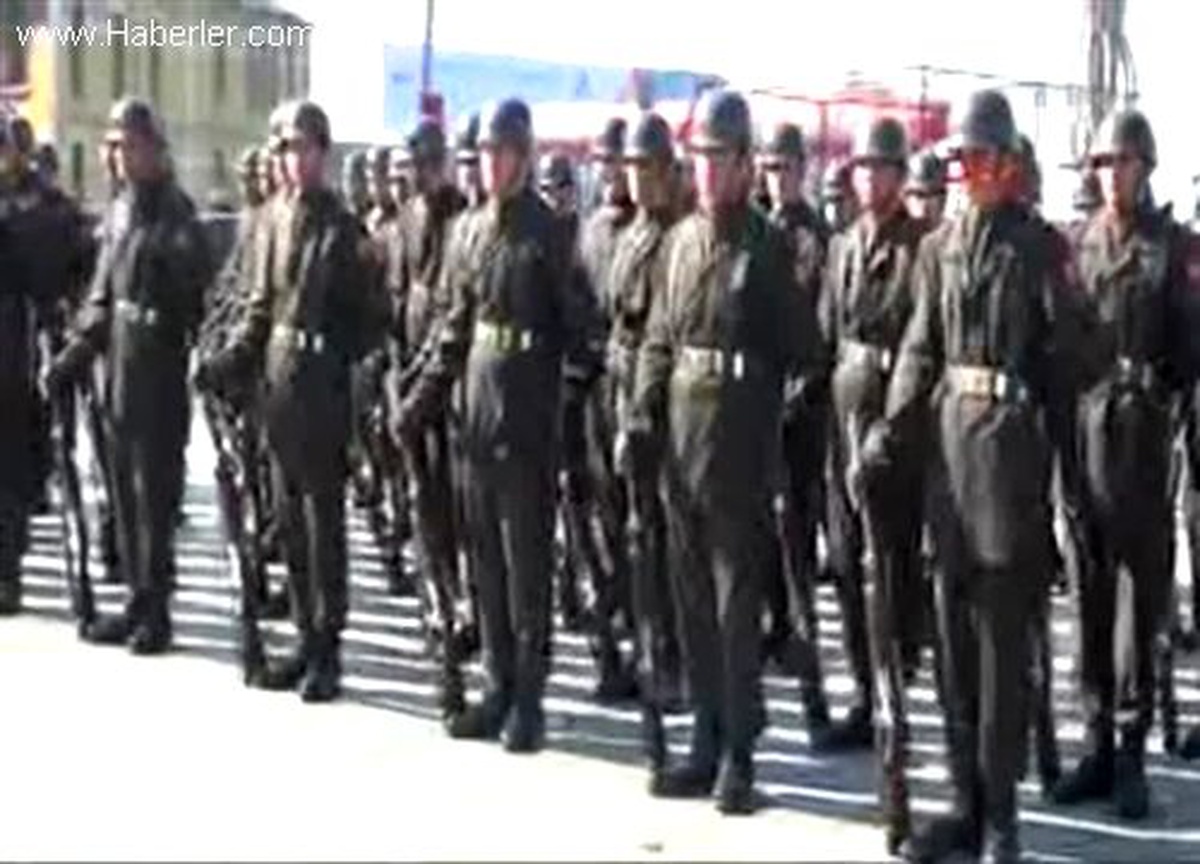İzmir\'de Cumhuriyet Bayramı Kutlamaları Başladı