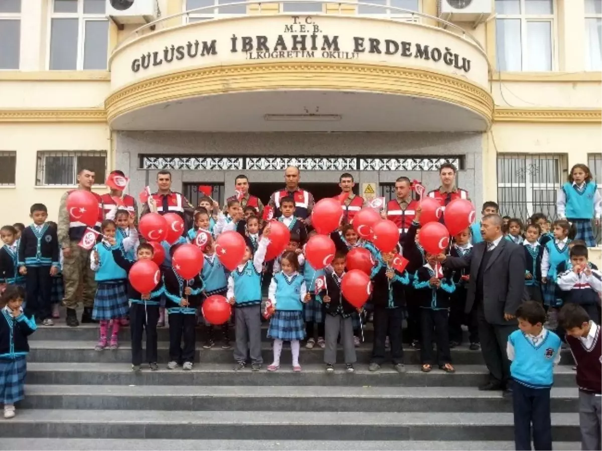 Jandarma Sınıfları Cumhuriyet Bayramı İçin Hazırladı