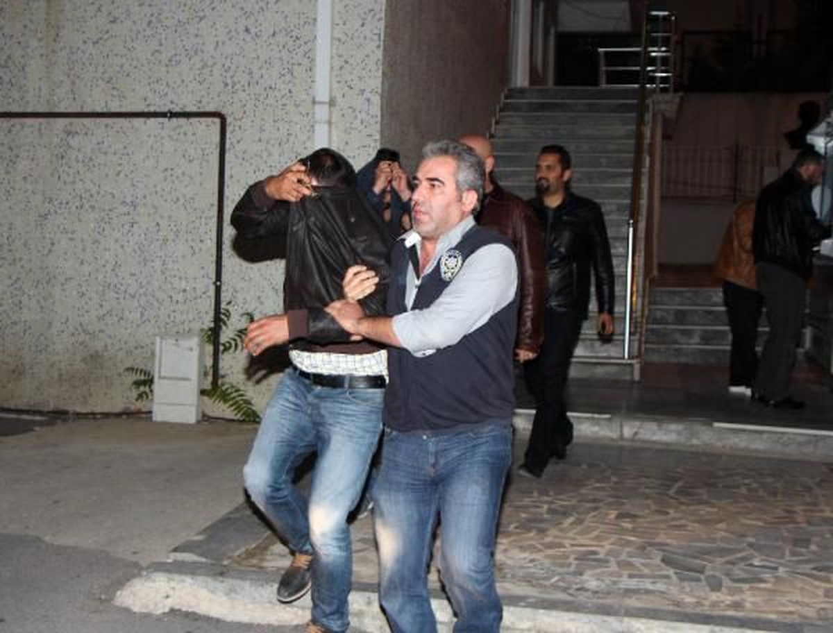 Kartal\'da Restoran Basan Haraç Çetesi Üyesi 4 Kişi Yakalandı