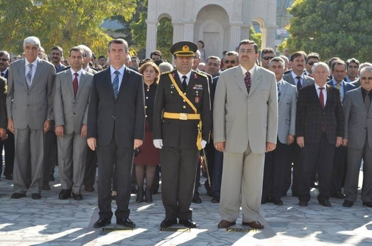 Kırkağaç\'ta Cumhuriyet Bayramı Çoşkusu Başladı
