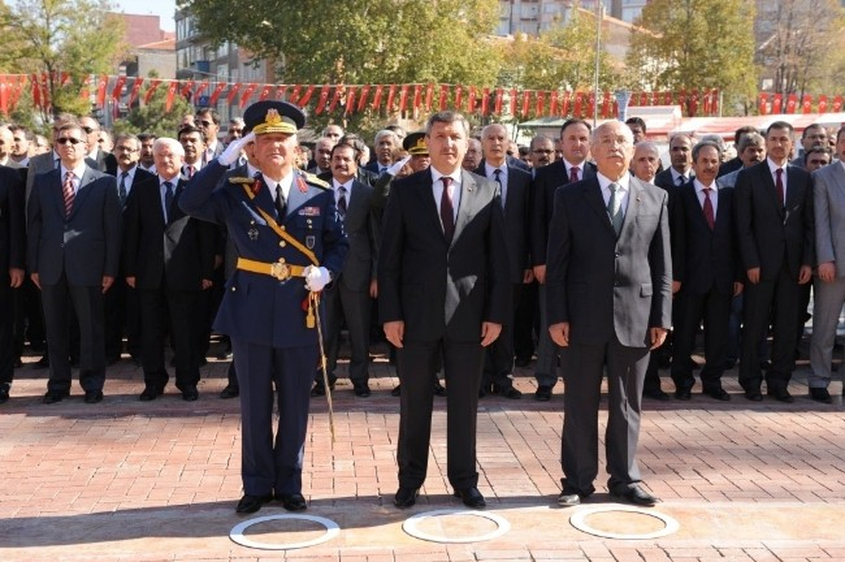 Kütahya\'da Çelenk Sunma Töreni