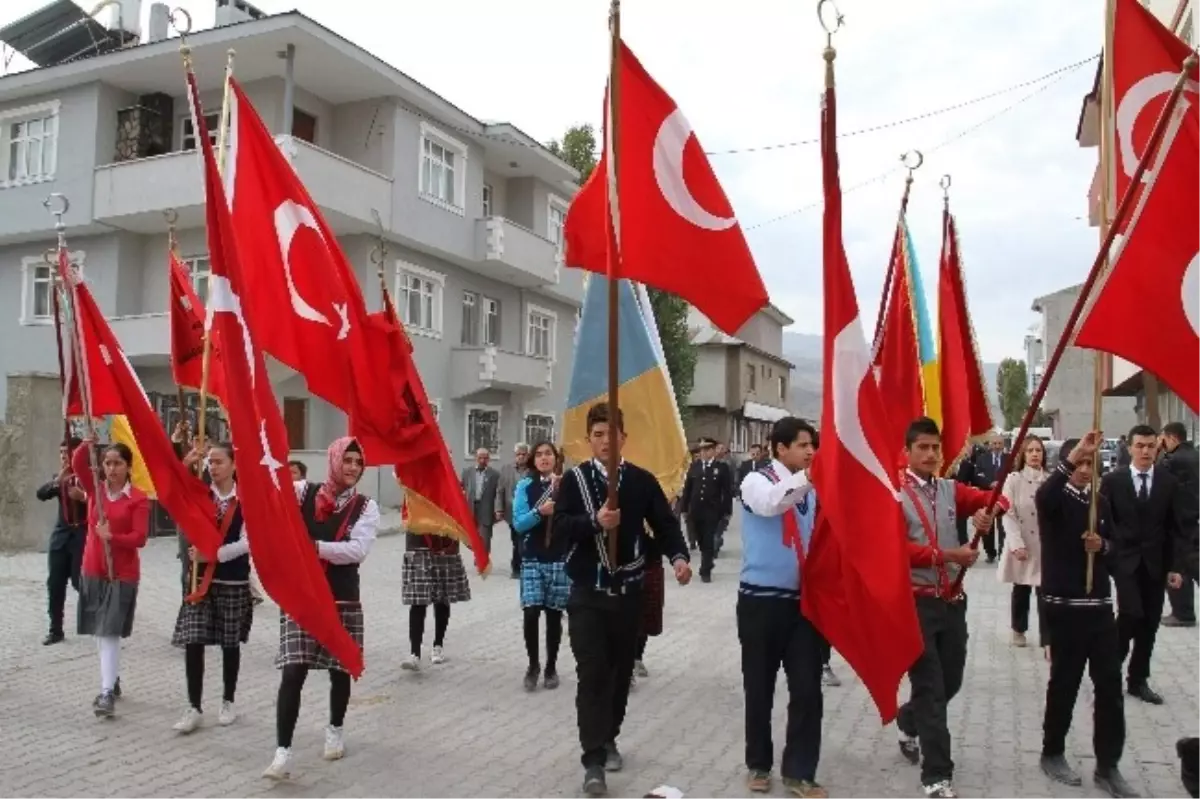 Muradiye\'de Cumhuriyet Yürüyüşü Düzenlendi