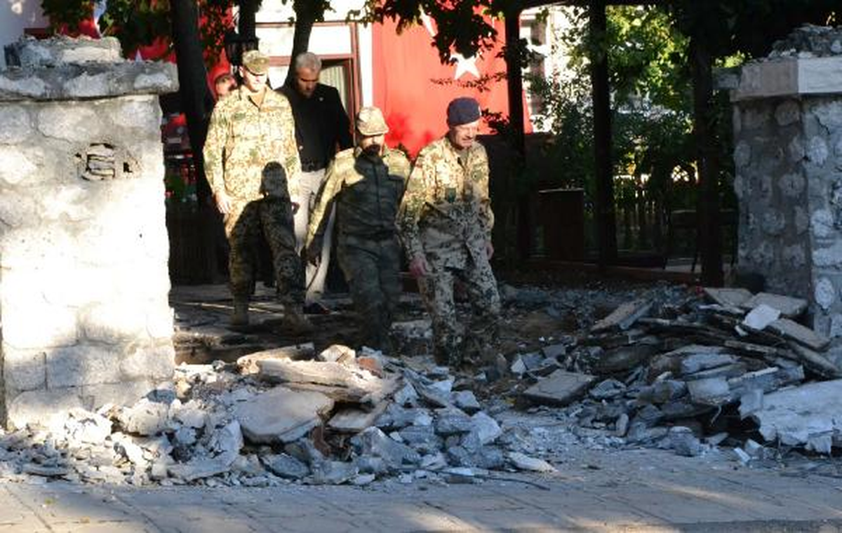 NATO Komutanı Franz, NATO Birliğini İnceledi