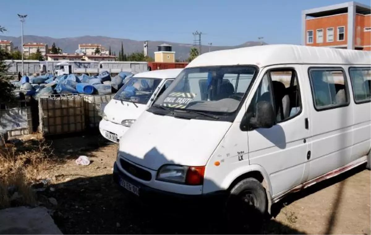 \'Okul Taşıtı\' Yazılı Minibüste Kaçak Akaryakıt