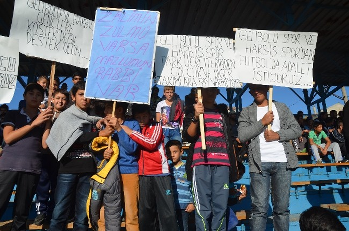 Tribünde İlginç Protesto