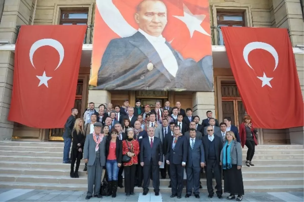 Türk Dünyası Ülkelerinden Gelen Konuklardan Vali Tuna\'ya Ziyaret