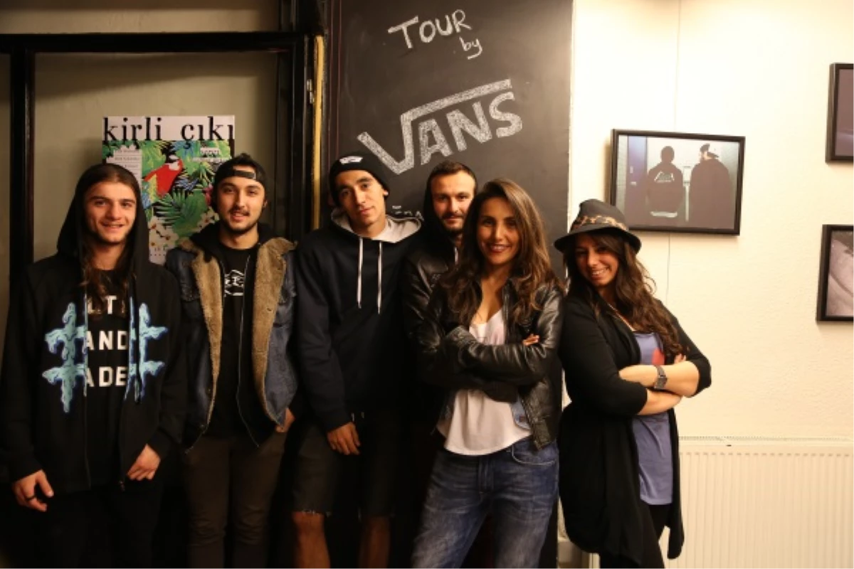 Vans Türkiye Kaykay Takımı ile "Tour 2013" Sergisi Açıldı
