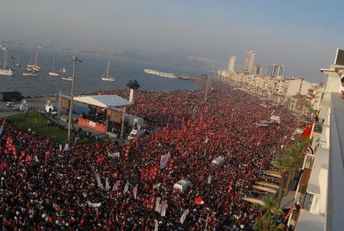 100 Bin İzmirli Andımız\'ı Okudu (2)