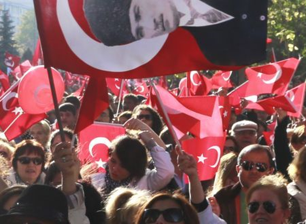 Eskişehir\'de Cumhuriyet Yürüyüşü Düzenlendi