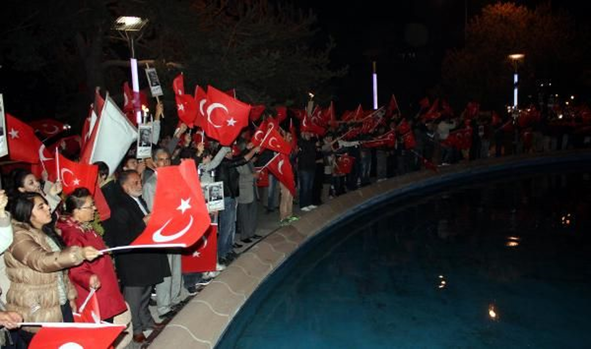 CHP\'liler Erzurum\'da Cumhuriyet Yürüyüşü Düzenledi