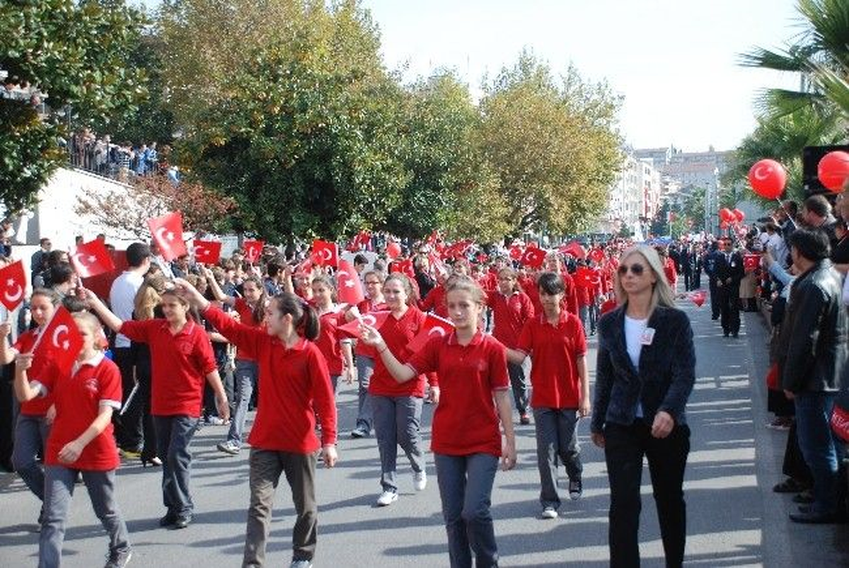 Zonguldak ve Ereğli\'de Cumhuriyet Yürüyüşü Düzenlendi