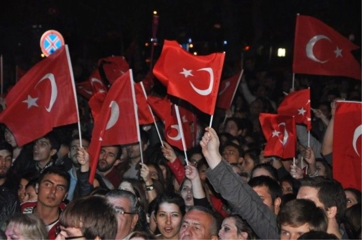 Kırklareli Türk Bayrakları ve Meşalelerle Yürüdü