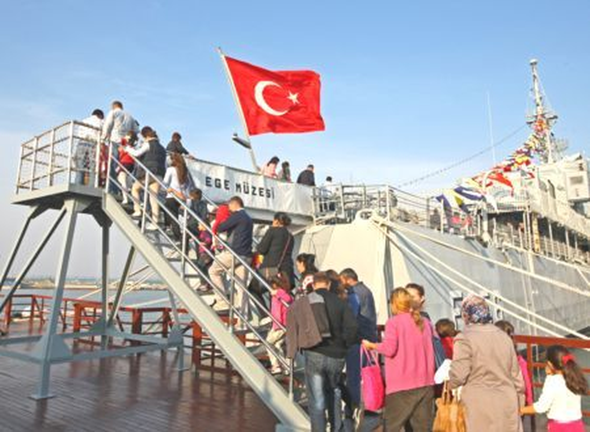 29 Ekim Cumhuriyet Bayramı Piri Reis gemisi