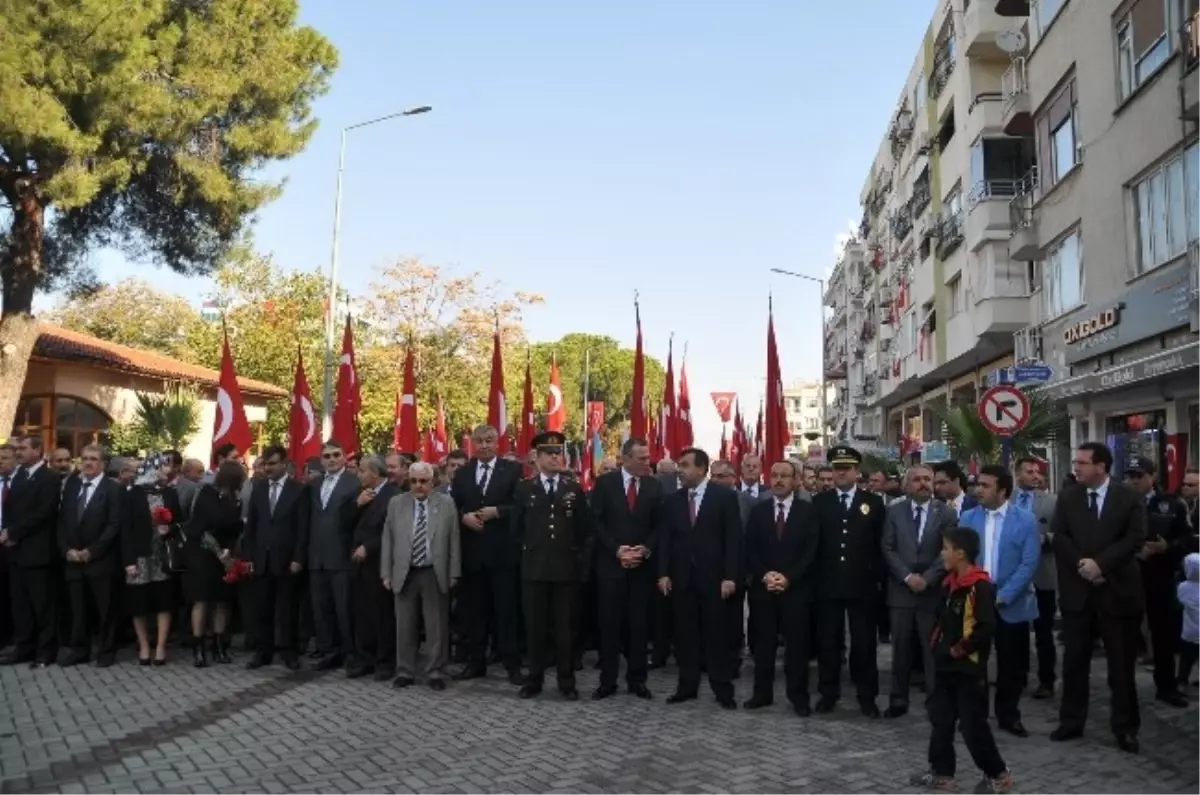 90. Yıl Coşkusu Turgutlu\'da Törenlerle Kutlandı