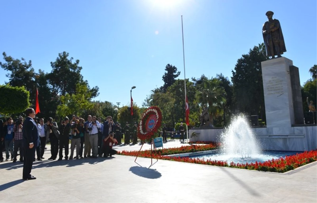 Adana Valiliği Tarafından Atatürk Anıtı\'na Çelenk Konuldu