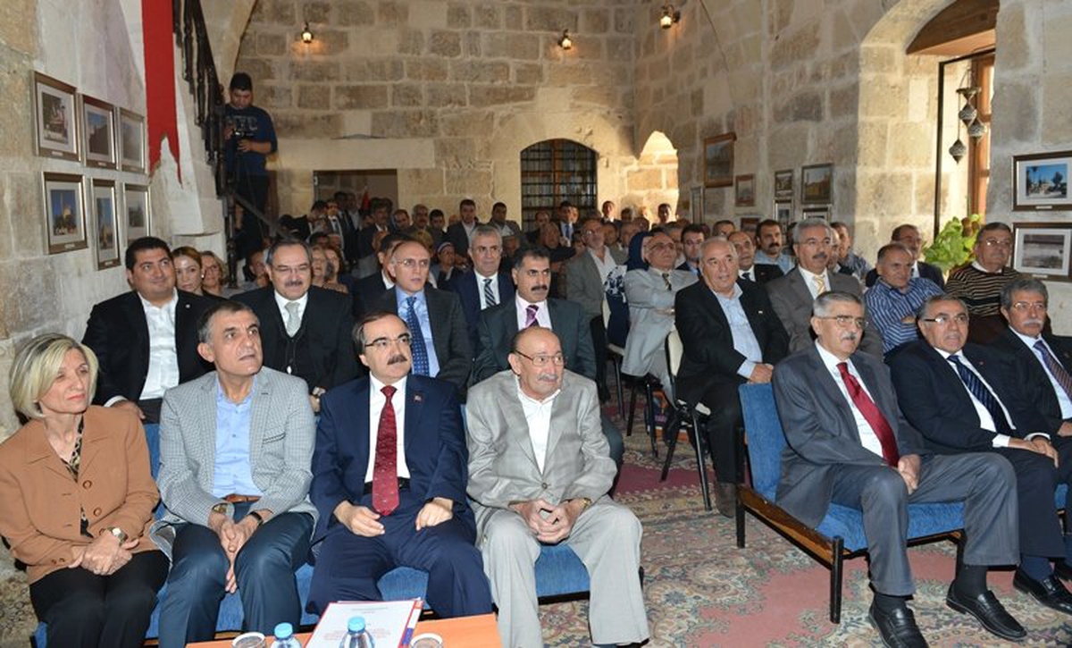 Adana Valisi Hüseyin Avni Coş, Konferans Düzenledi