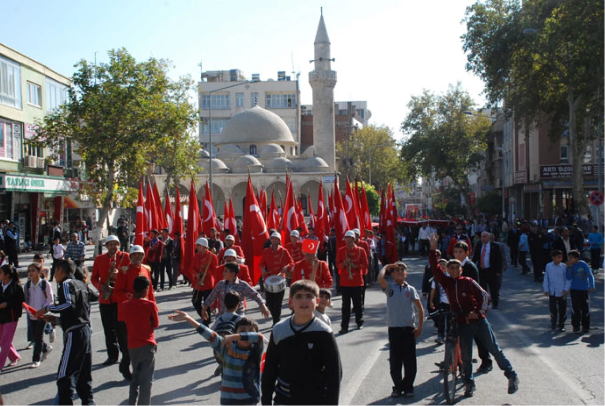 Adıyaman\'da Cumhuriyet Yürüyüşü Düzenlendi