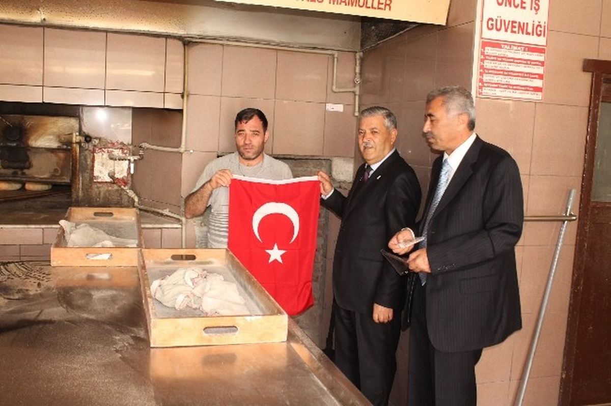 Ak Partili Aday Adayı Hakkı Atila Cumhuriyet Bayramını Kutladı