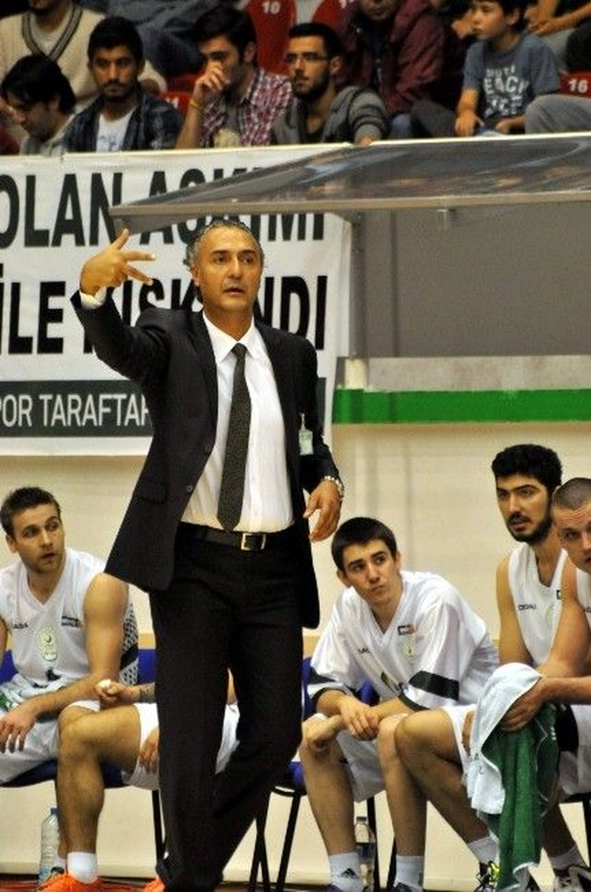Aliağa Petkim, Başantrenör Demir ile Yol Ayrımında