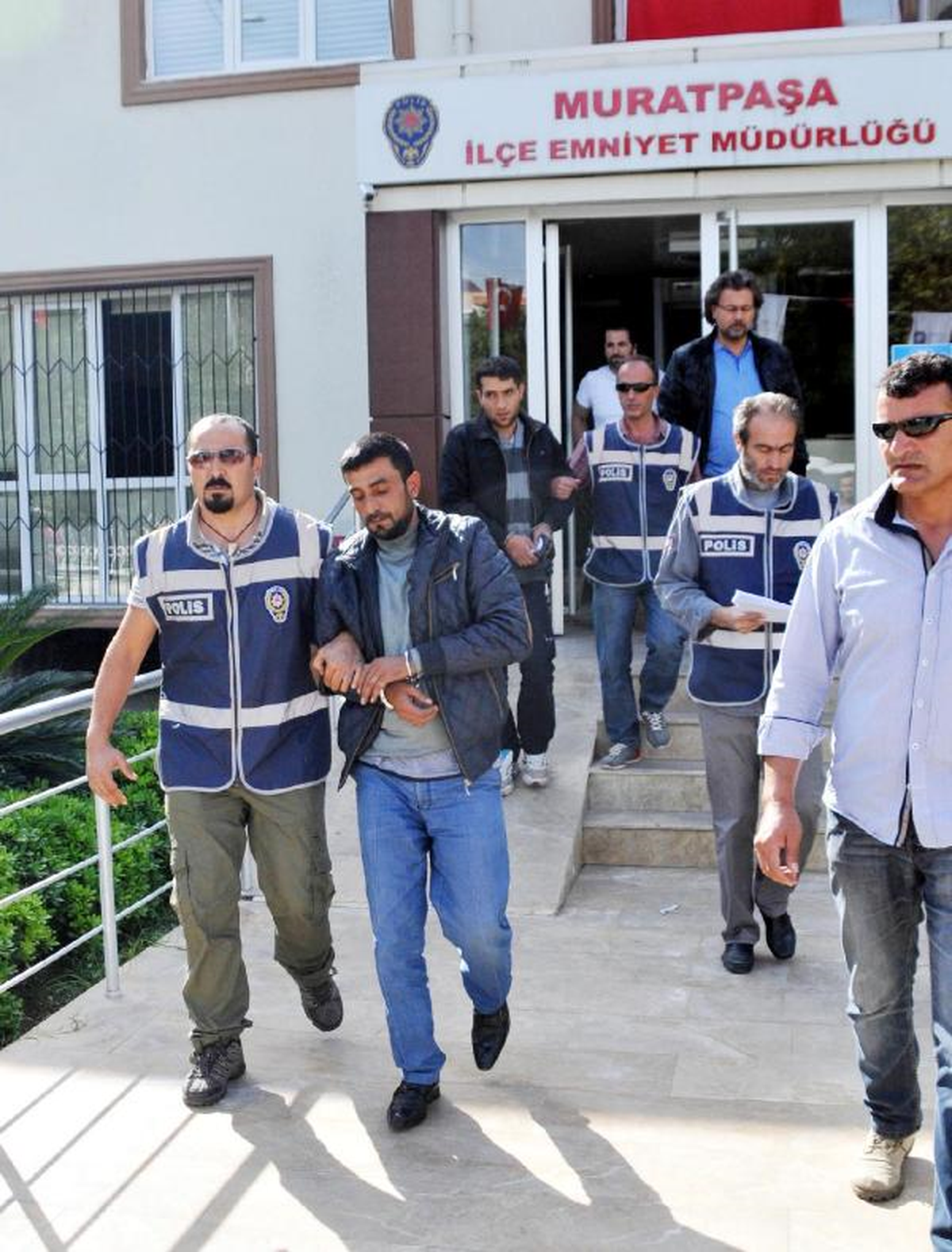 Antalya\'daki Uyuşturucu Operasyonunda 3 Gözaltı