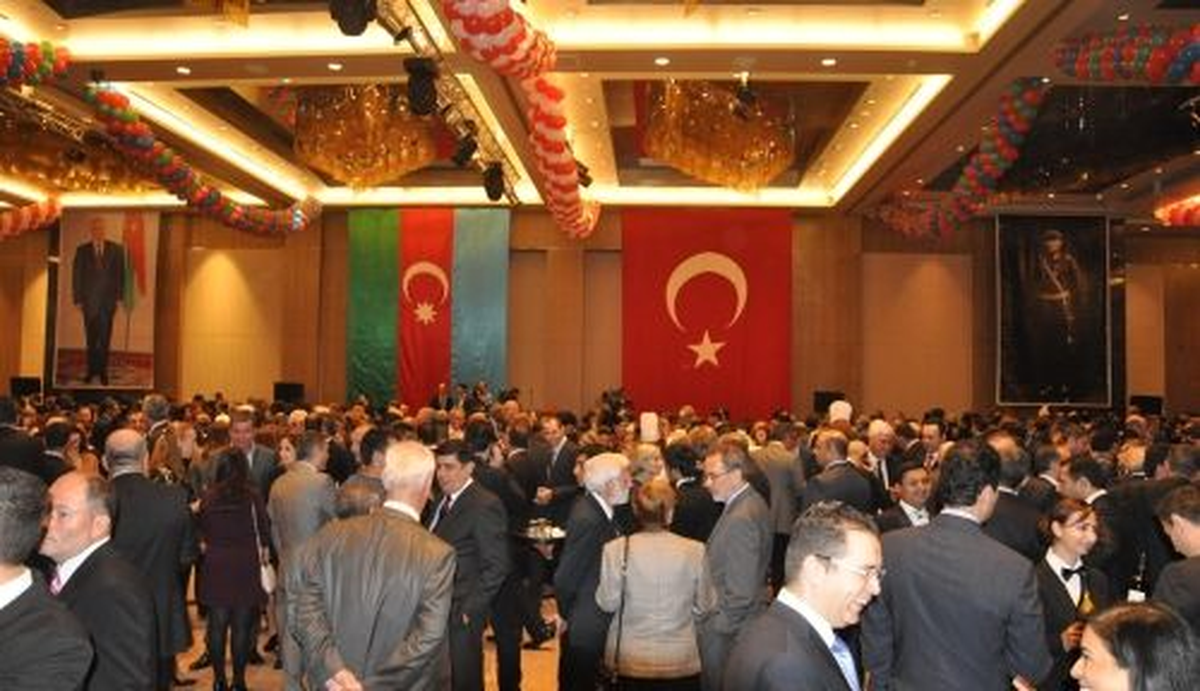 Bakü\'de Türkiye Cumhuriyeti\'nin İlanının 90. Yıldönümü Kutlandı