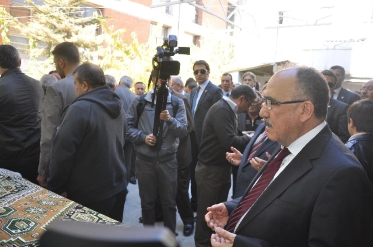Başbakan Yardımcısı Atalay Kırıkkale\'de Cenaze Törenine Katıldı