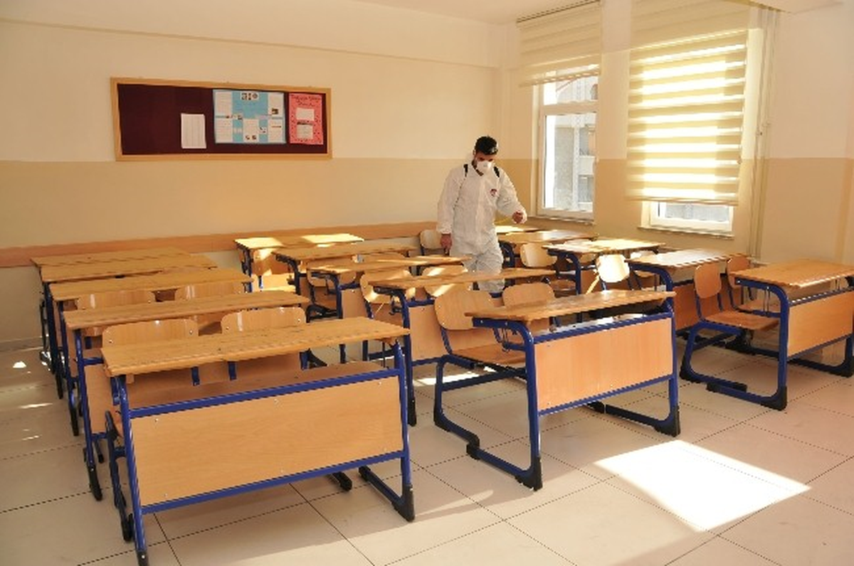 Belediye Ekipleri Keçiören Okullarını Tertemiz Yaptı