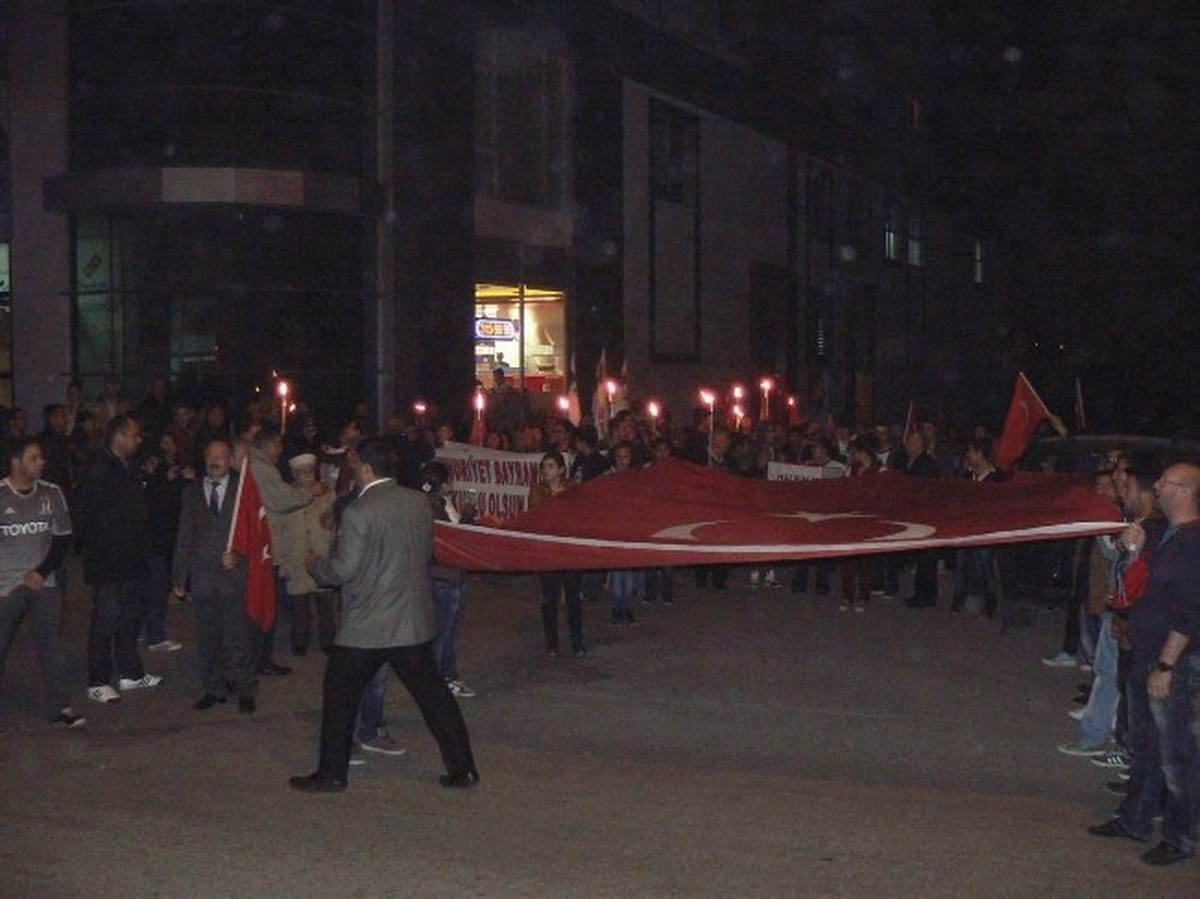 Bozüyük\'te Cumhuriyet Yürüyüşü