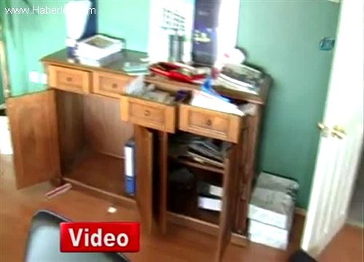 Bursa\'da Hırsızlar, Kasada Para Bulamayınca Evrak Çaldı