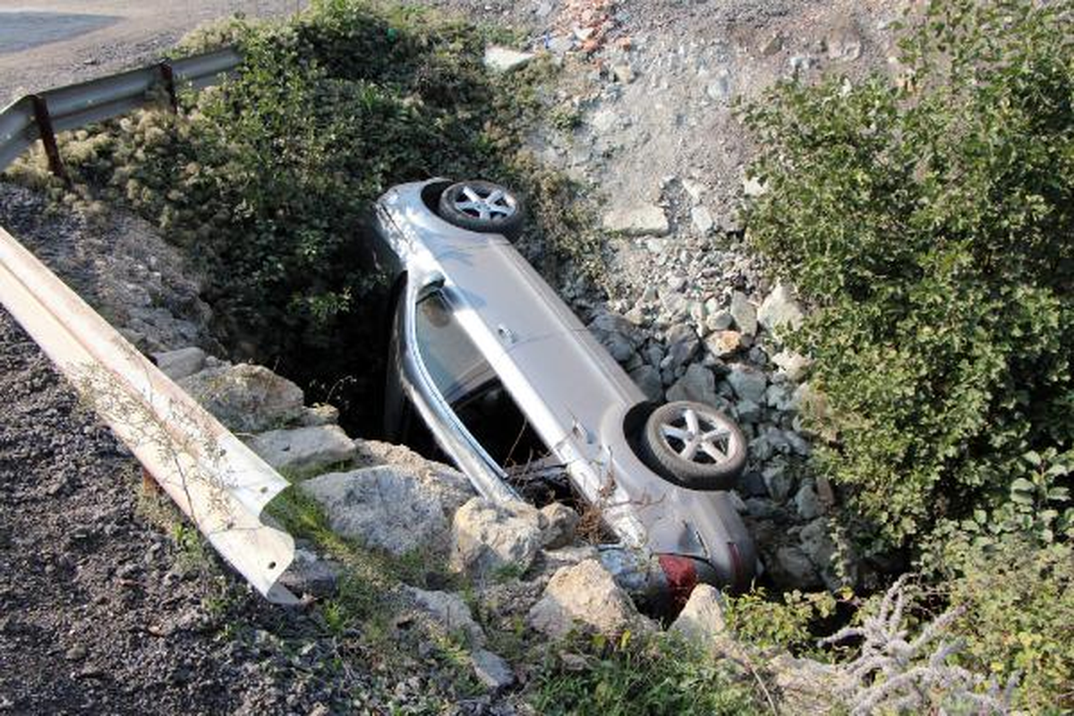 Beykoz\'da Çalıntı Cip Derede Bulundu