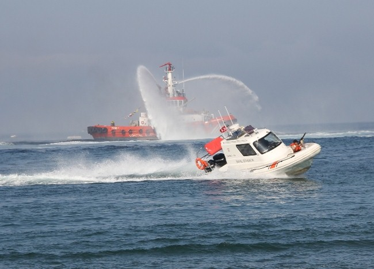 Çanakkale Boğazı\'nda 29 Ekim Kutlaması