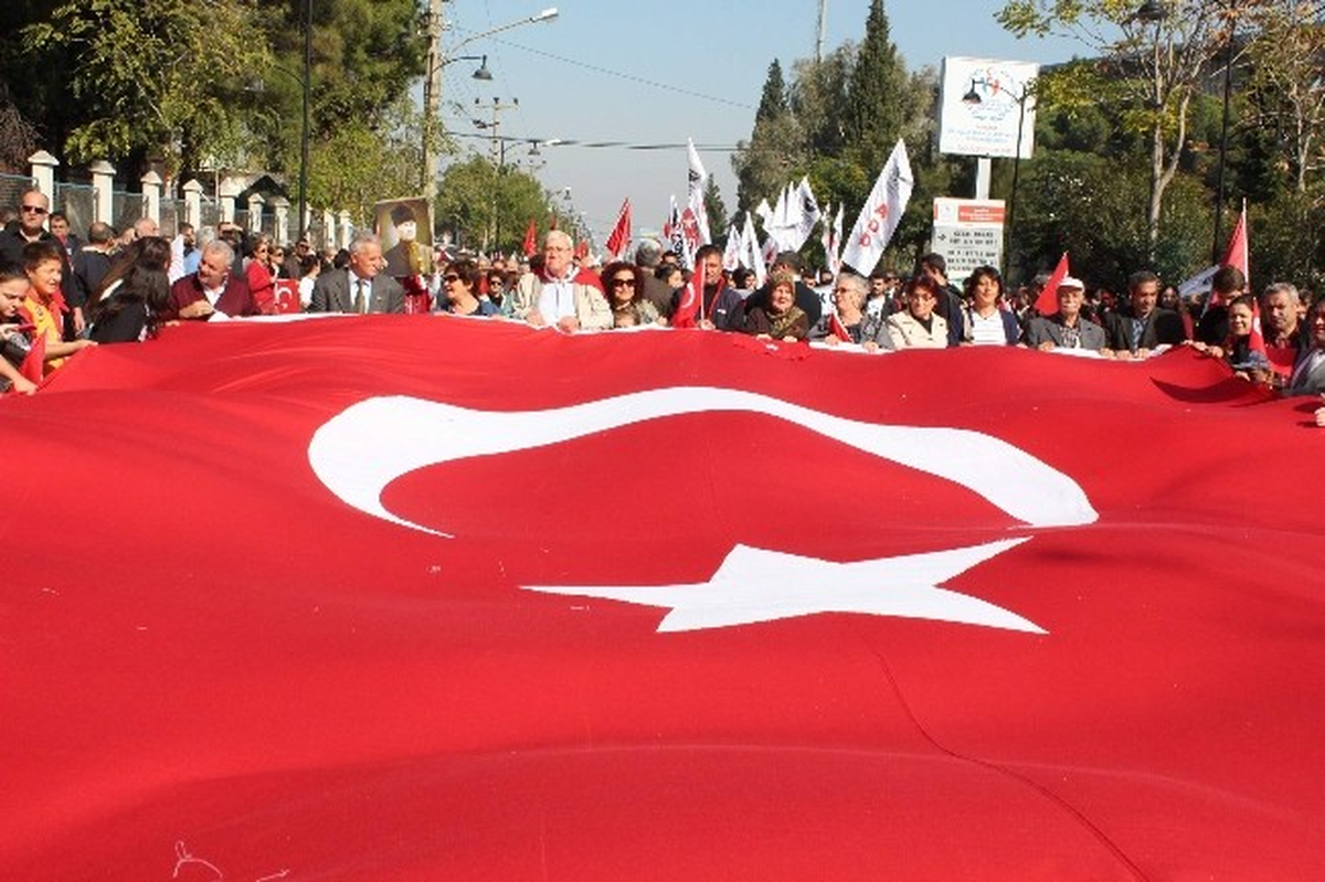 CHP\'den Manisa\'da Cumhuriyet Yürüyüşü
