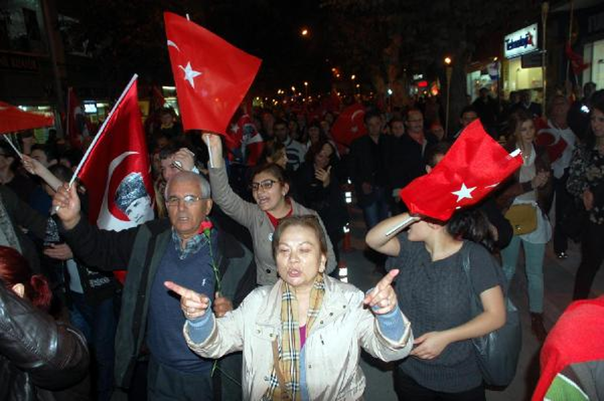 CHP Yalova\'da Cumhuriyet Yürüyüşü Düzenledi