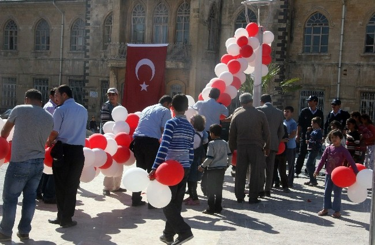 Kilis\'te Çocuklar, Cumhuriyet Bayramı Balonları İçin Yarıştı