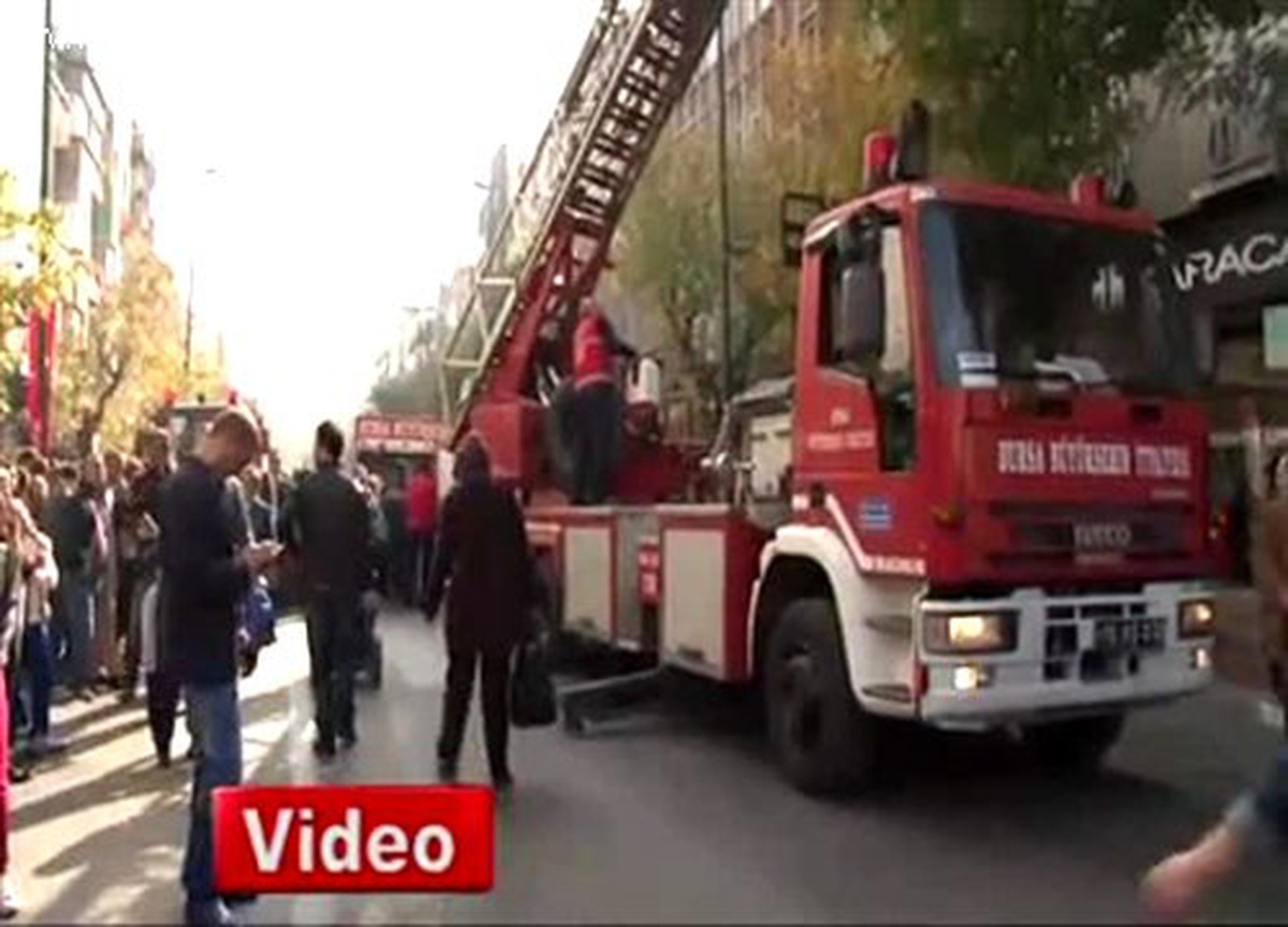 Cumhuriyet Bayramında İntihara Kalkışan Kişiye Linç Girişimi