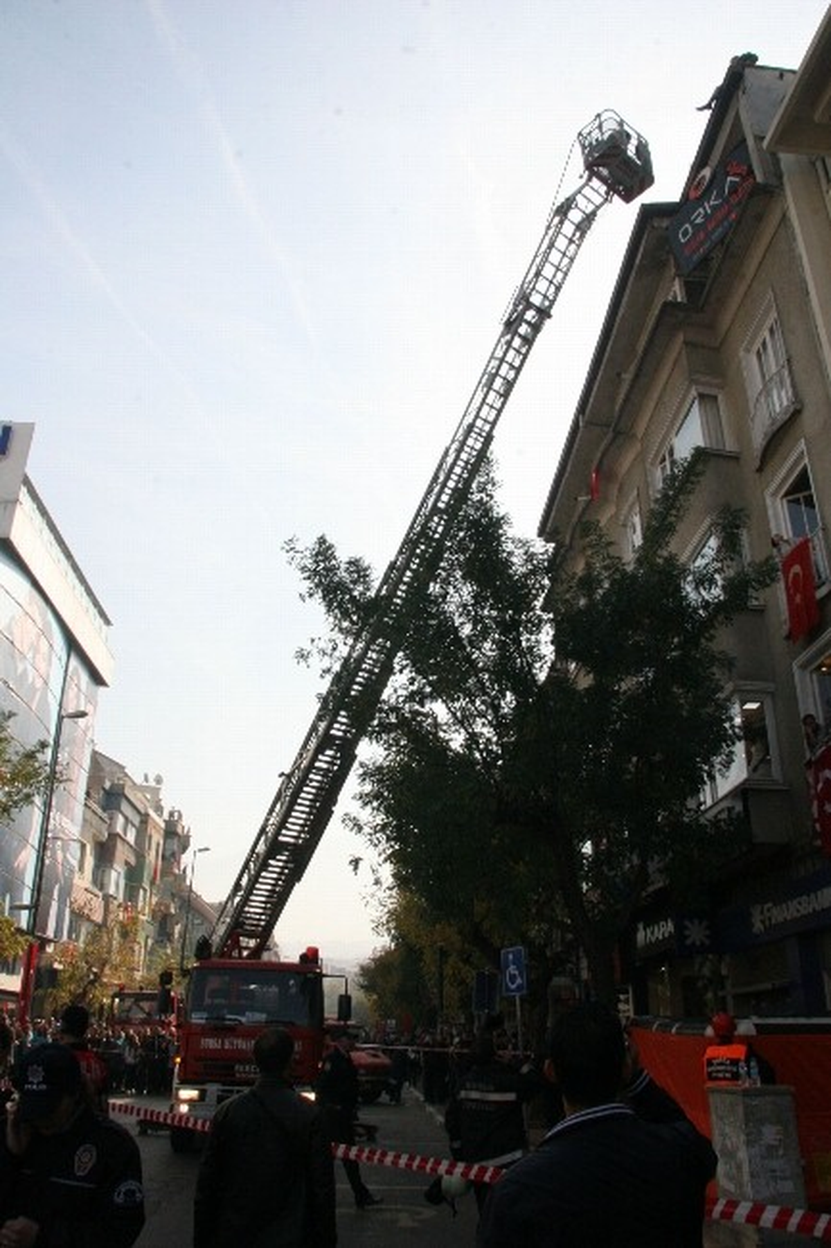 Cumhuriyet Bayramında İntihara Kalkışan Şahsa Linç Girişimi